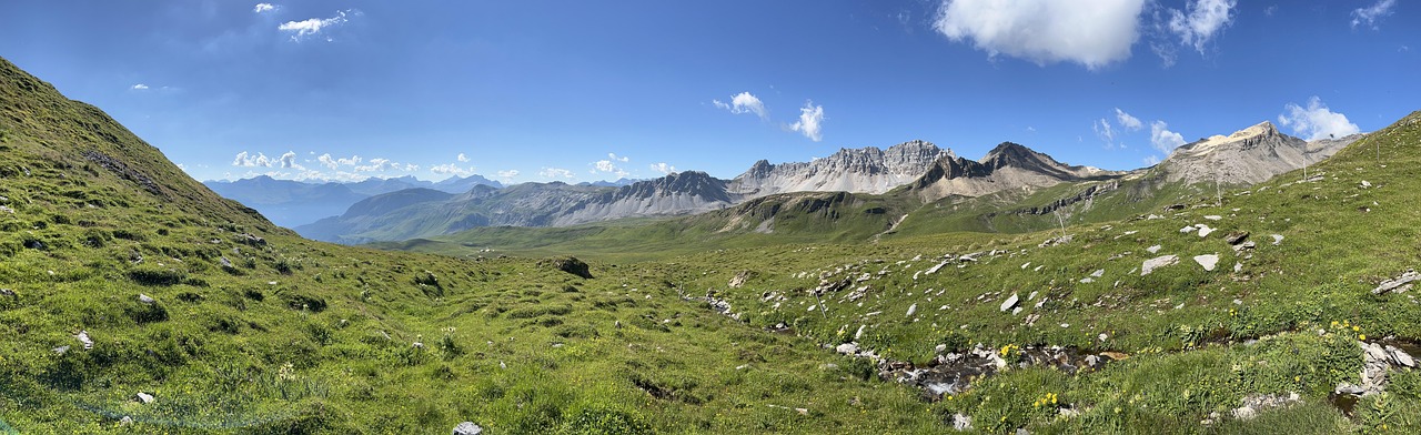 entdecken sie die atemberaubende alpine route, die durch malerische landschaften, majestätische berge und charmante dörfer führt. erleben sie unvergessliche abenteuer und genießen sie die schönheit der natur!