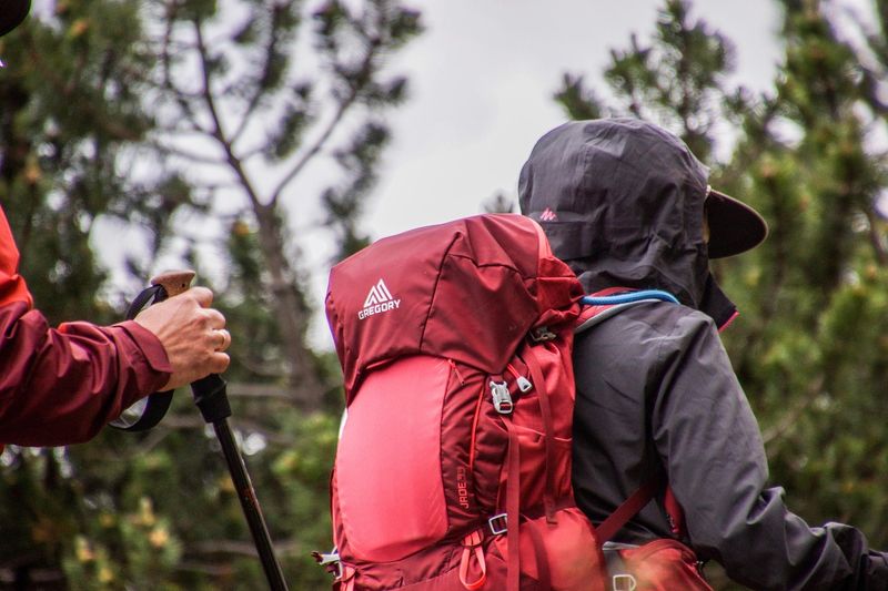 Welche Ausrüstung brauche ich für eine mehrtägige Wanderung?