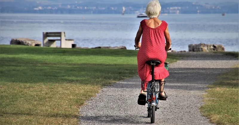 Gibt es einen Wohnmobilstellplatz direkt an der Uferpromenade?